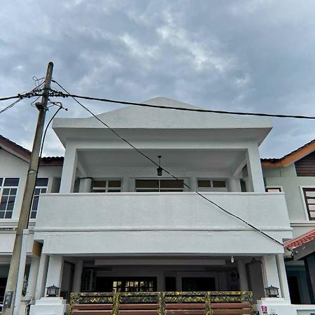 Ibai Golf Home Resort Homestay Kuala Terengganu Esterno foto